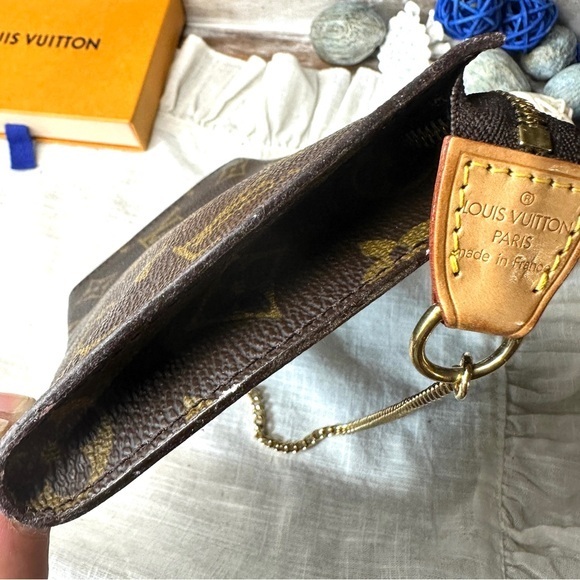 AUTHENTIC Louis Vuitton Monogram Toiletry Pouch - Picture 11 of 16